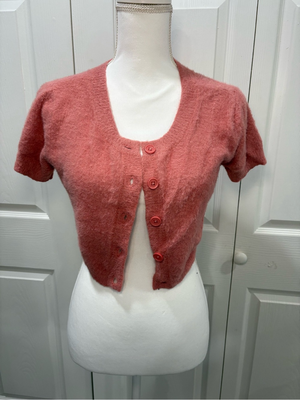 La Hearts Fuzzy Cropped Cardigan — Dusty Pink